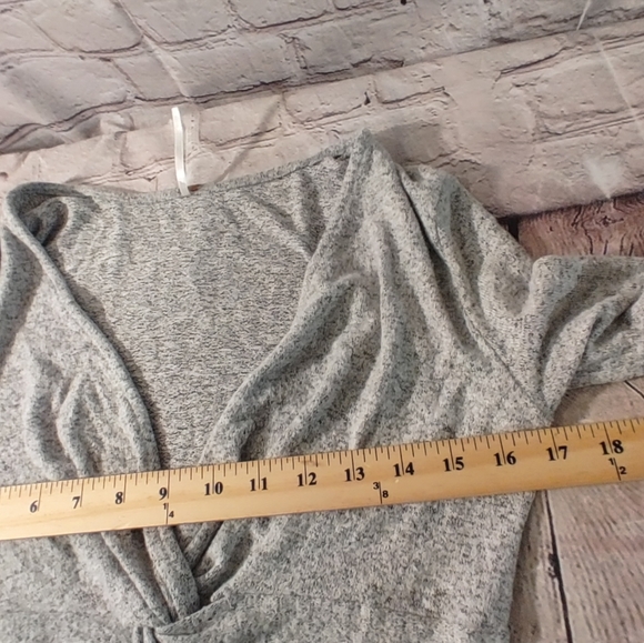 Free People Twist Front Crop Heather Grey Sweater S - Picture 7 of 13